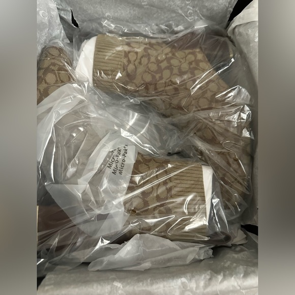 New in Box COACH Neeka Knit Sig Boot Khaki / Walnut C5769 Sz 7 - Picture 5 of 5